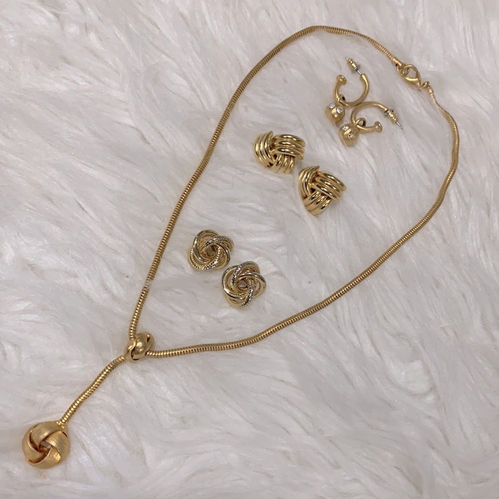 3 pierced earrings +1 necklace goldtone vintage women’s